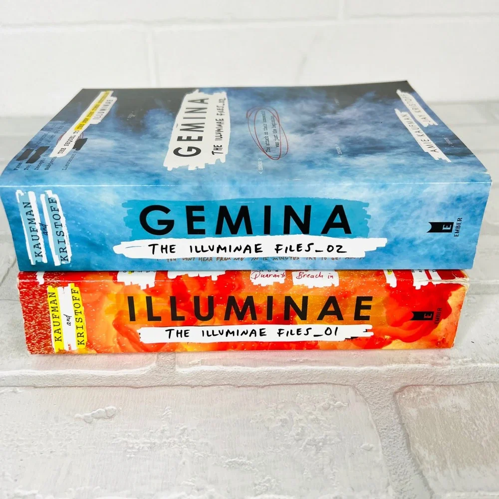 Illuminae Files 1 & 2: Illuminae and Gemina by‎ Amie Kaufman & Jay Kristoff EUC